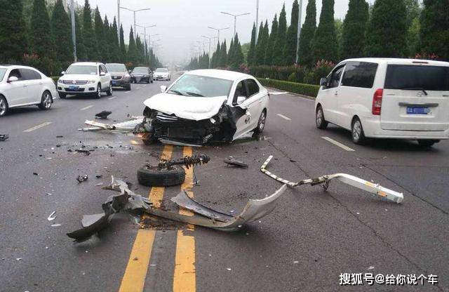 
汽车三者险有须要买100万吗？保险员：不要白白浪花钱_IM电竞(图2)