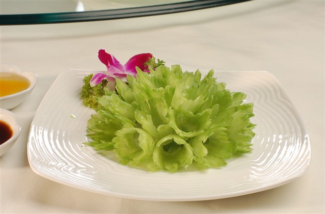 9月19日起施行!银保监会:《关于实施车险综合革新的指导意见》(附答记者问全文)_IM电竞官网(图3) IM电竞