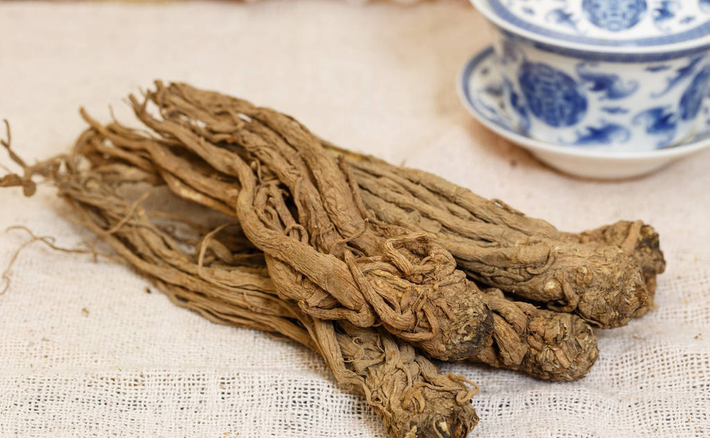 当归补血汤 炖汤佳品 两种药 一个补气 一个补血 以气补血|IM电竞官网(图1)
当归补血汤 炖汤佳品 两种药 一个补气 一个补血 以气补血|IM电竞官网(图1)