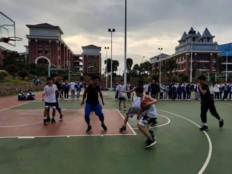 
第七届校园体育节——初中B部各项角逐正在火热举行……【IM电竞官网】(图5)