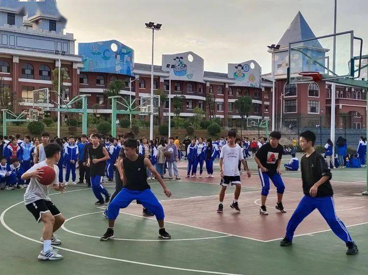 
第七届校园体育节——初中B部各项角逐正在火热举行……【IM电竞官网】(图7)