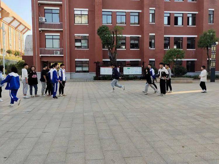 
第七届校园体育节——初中B部各项角逐正在火热举行……【IM电竞官网】(图23)